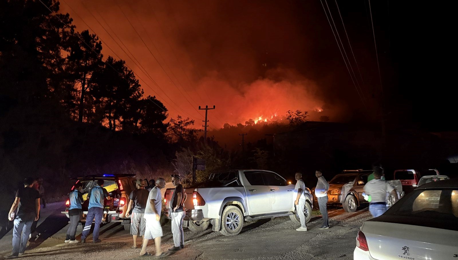 antalya alanyada orman yangini cok sayida ekip sevk edildi mcD8Ohh4
