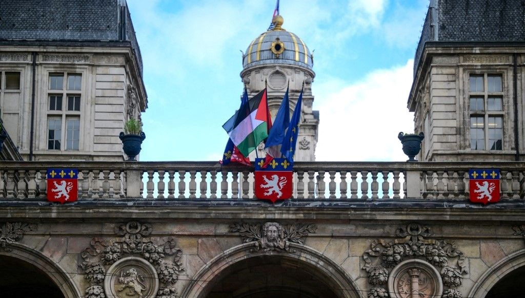 fransada 21 belediyeye filistin bayragi asildi PkM6fTvK