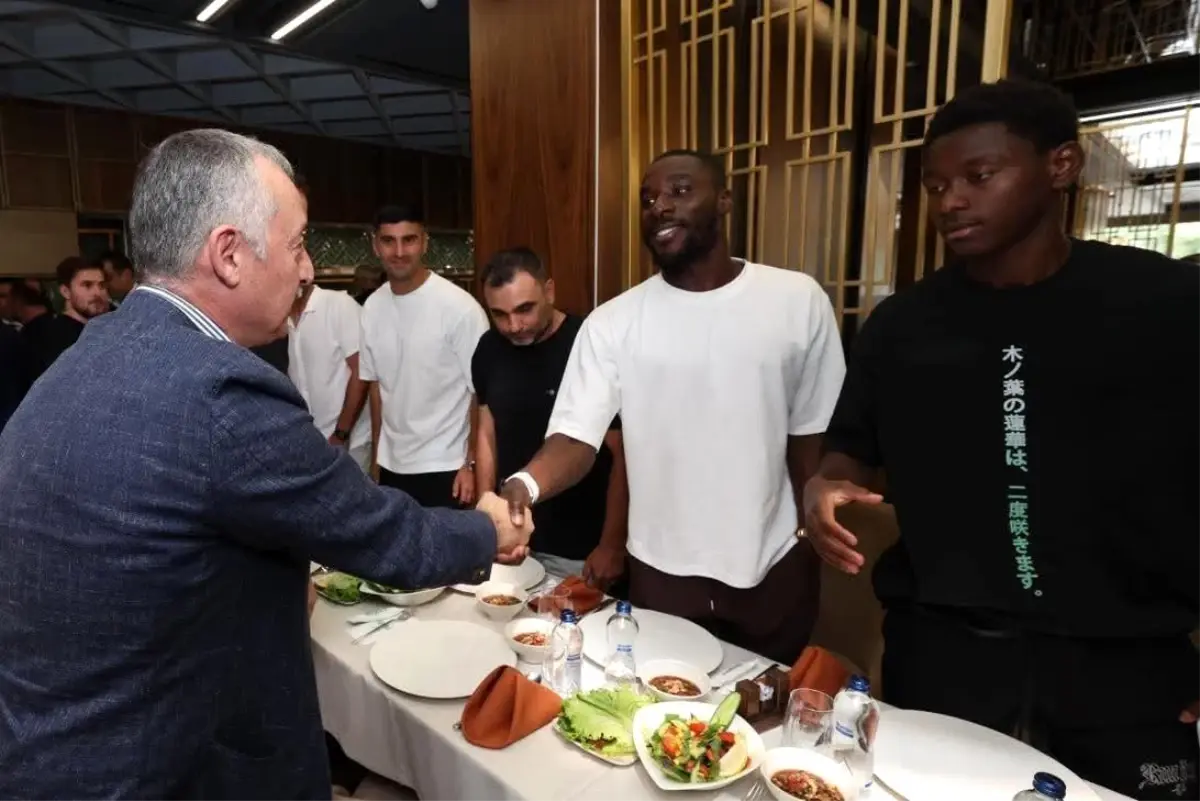 kocaeli valisi ve buyuksehir baskani kocaelispora moral verdi 1PuGJTZU