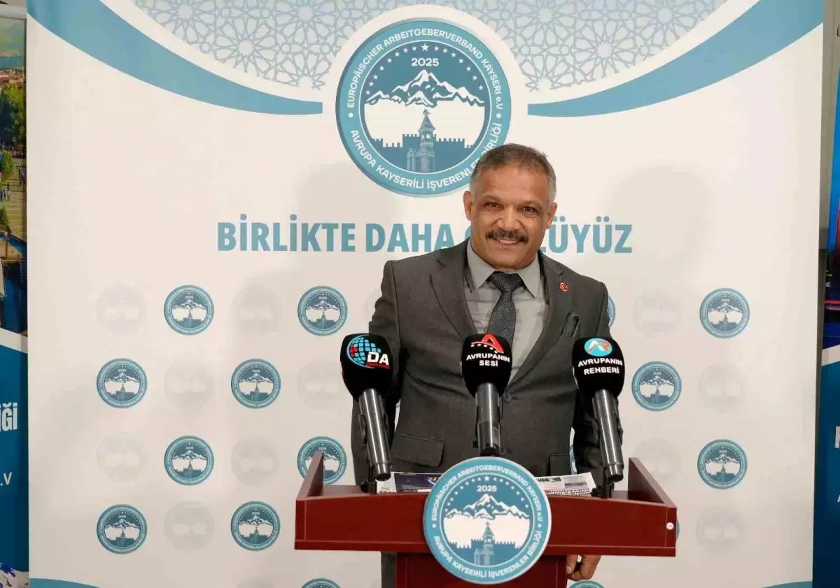 ali hizar baki ersoyun kayserispora destegi takdire sayan 4I5regPM.jpg