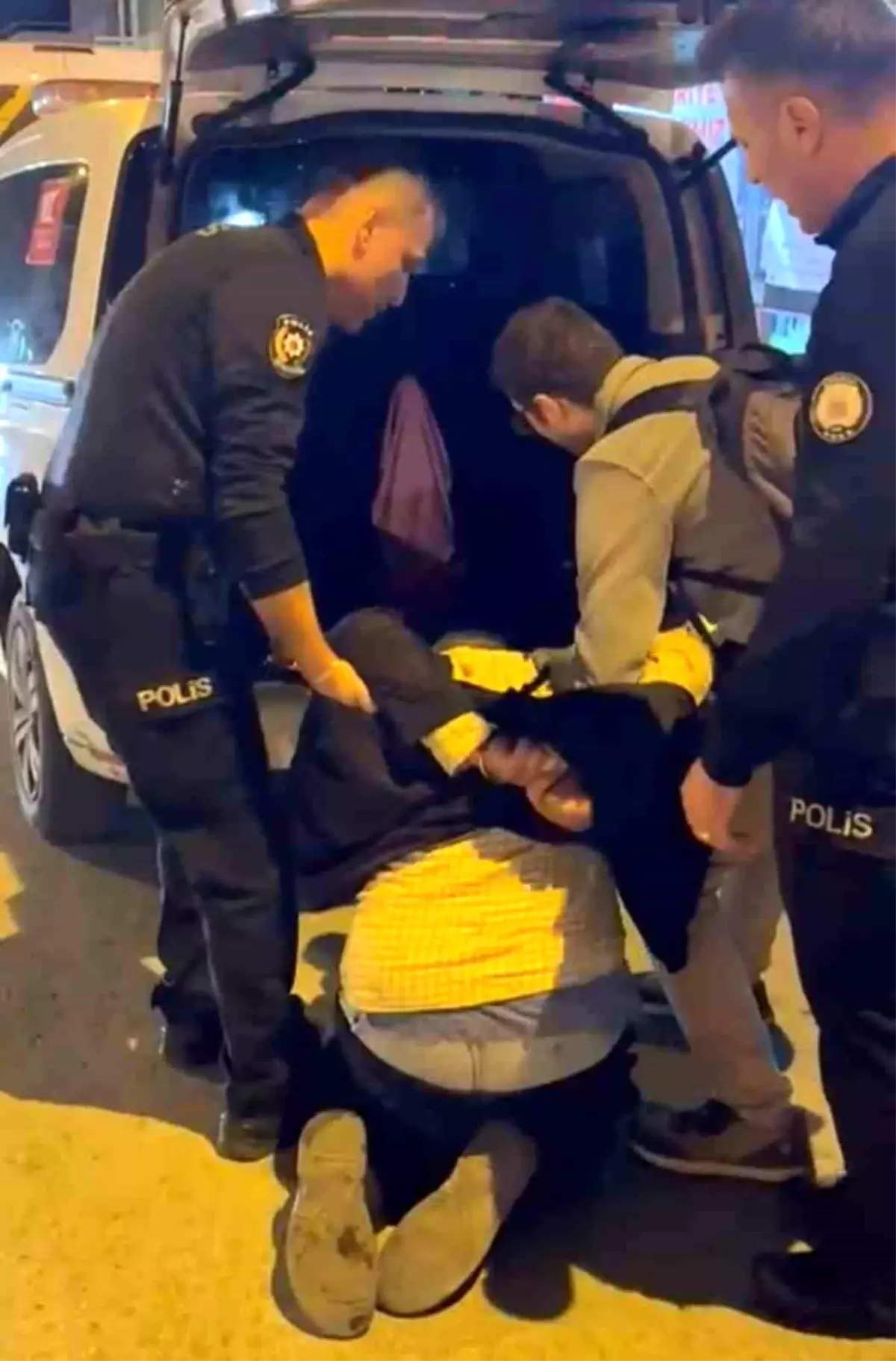 ankarada alkol etkisindeki sahis polise surekli saldirdi fRVp9csD.jpg