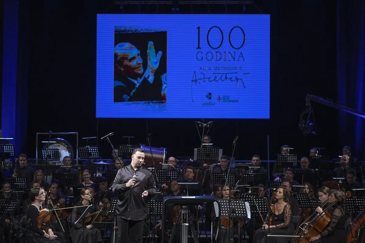 bosna hersekin kurucu lideri izetbegovicin ozgurluge kacisim eseri senfoniye donusturuldu kxQsftKv.jpg