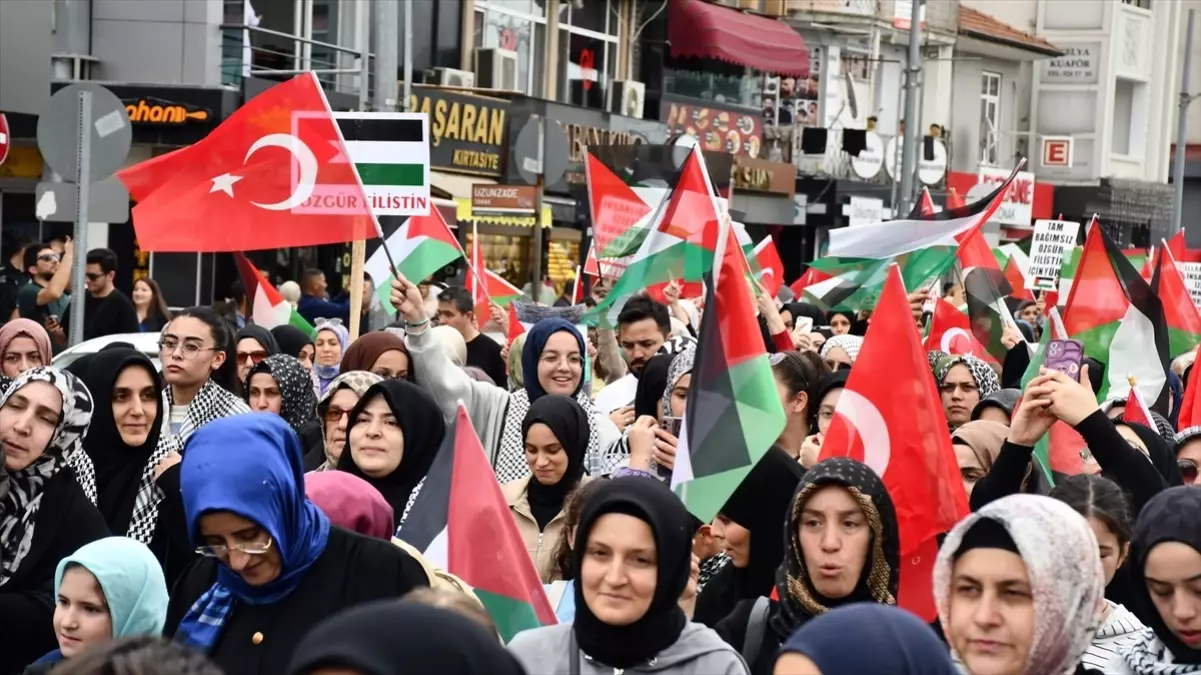 duzcede gazze icin yuruyus duzenlendi HEg5pan7