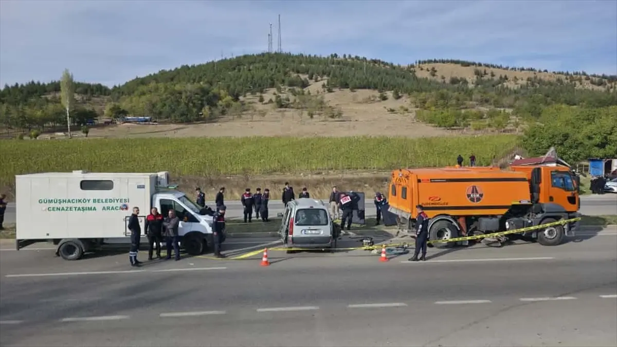 gumushacikoyde trafik kazasi 4 olu 2 yarali 9PiN463w.jpg