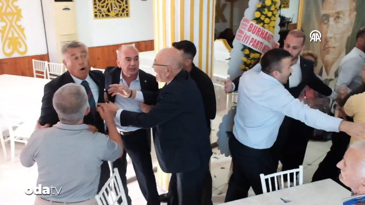 iyi parti kongresinde arbede yasandi kdeEJ9s6.jpg