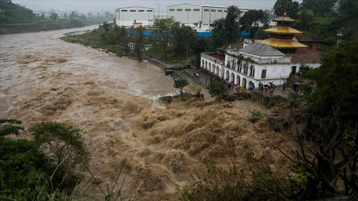 nepaldeki siddetli yagislarin bilancosu 22 olu 12 kayip LCYALnO7