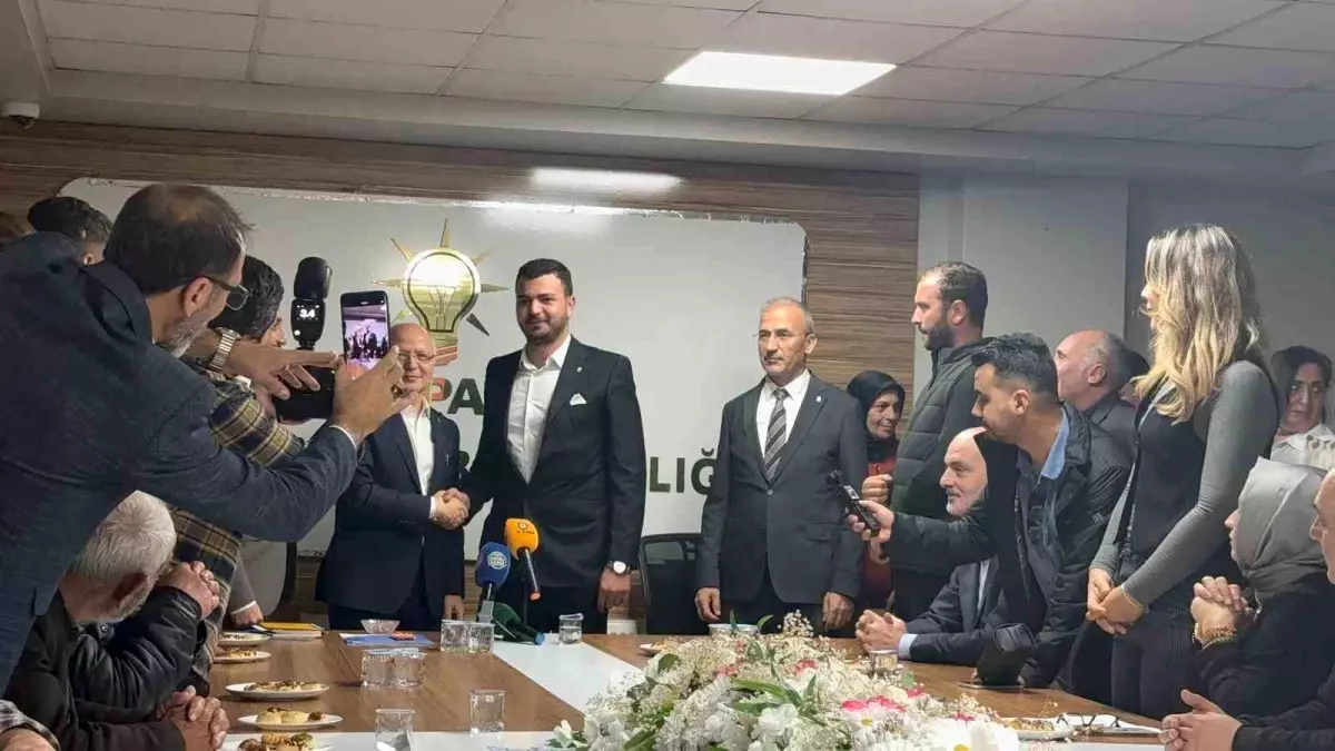 gemlikte ak partiye 800 yeni uye katildi Az28jhGS.jpg