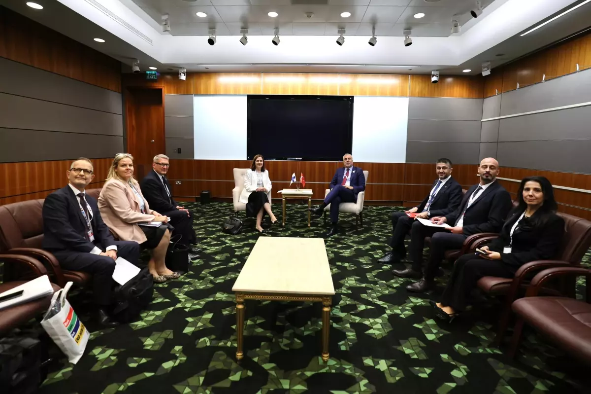 isikhan ve grahn laasonenden sosyal guvenlik gorusmesi Jt8978Tk.jpg