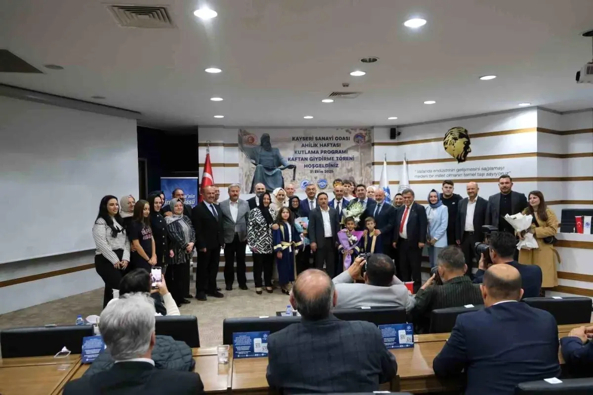 kayseride yilin ahisi ali riza gulduogluna kaftan giydirildi JCbXtyEb.jpg